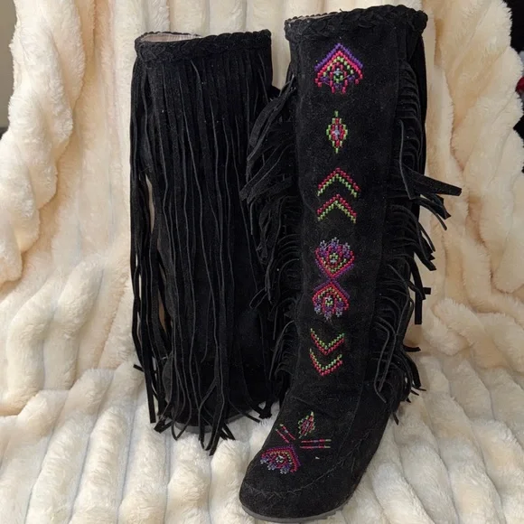 Unbranded 7.5 Black Fringe Embroidered Boho moccasin Boots w/Rubber Grip Soles - Picture 4 of 8